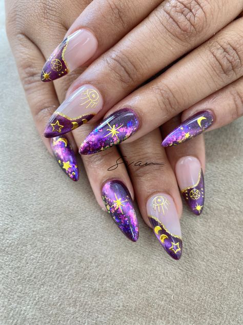 #apres #gelx #witch #witchcraft #fashion #halloween #halloweennails #stilletonails #galaxy #evil #eyes #stars #gold #purple #moon #nails #nailart #artist #design Neon Witch Nails, Green And Gold Celestial Nails, Nail Ideas Space, Galactic Nail Designs, Moon Nails Purple, Full Moon Nails, Summer Witchy Nails, Acotar Inspired Nails, Purple Witch Nails