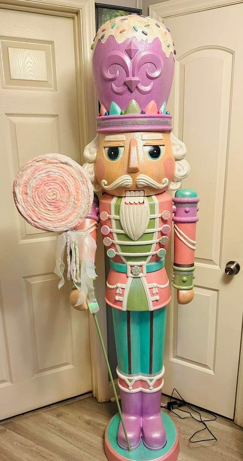 Christmas Board Decoration, Mexican Christmas Decorations, Nutcracker Decor, Nutcracker Christmas Decorations, Pastel Theme, Mexican Christmas, Pink Xmas, Pink Christmas Decorations, Candy Christmas Decorations