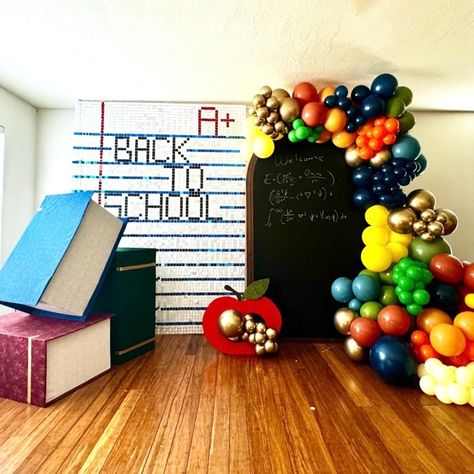 Step into the new school year with a burst of color and creativity! Our back-to-school installation is all about those classroom vibes, featuring a chalkboard arch for some interactive fun, oversized school books, a shimmer wall that pops, and a cheerful apple cutout. It’s the perfect backdrop to celebrate new beginnings and the excitement of learning! 🎒🍎🎈 #SculptedAir #BackToSchool #BalloonDesign #SculptedAir #EventInspiration #HoustonDecor #SchoolBalloonDecor Classroom Vibes, Shimmer Wall, Balloon Installation, Balloon Design, School Books, Event Inspiration, Balloon Art, The New School, New School Year