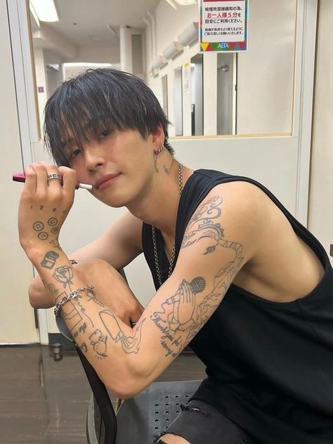 Tattoos Dark Aesthetic, Tattoos Asian, Man With Tattoos, Japan Boy, Korean Tattoos, Type Tattoo, Handsome Korean, Tattoo Inspiration Men, Asian Man