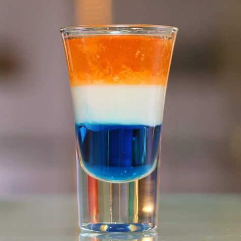 A wild drink with vodka, orange vodka, and blue curacao. Tipsy Bartender Recipes, Shots Alcohol Recipes, Shooter Recipes, White Chocolate Liqueur, 20 Birthday, Orange Vodka, Cocktail Shots, Shots Alcohol, Tide Pods