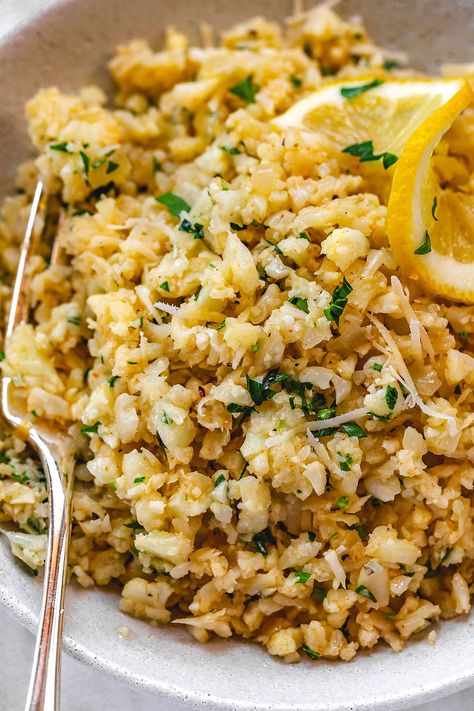 Parmesan Cauliflower Rice Skillet Recipe — Eatwell101 Parmesan Cauliflower Rice, Cauliflower Rice Skillet, Cauliflower Keto, Parmesan Cauliflower, Cena Keto, Pasta Vegetariana, Rice Skillet, Cauliflower Rice Recipes, Keto Side Dishes