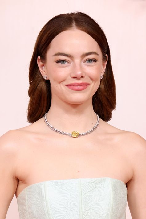 Emma Stone Makeup, Emma Stone Oscars, Stone Makeup, Emma Stone Blonde, Emma Stone Hair, Oscar Hairstyles, Green Smokey Eye, Vogue France, Makeup For Blondes