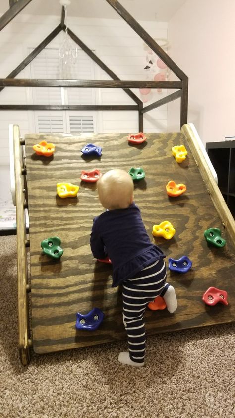 One of my favorite toys to encourage climbing and freedom of movement is a Pikler Triangle. Here's a DIY add-on for a rock climbing wall! Toddler Climbing Wall, Cama Ikea Kura, Diy Outdoor Toys, Climbing Wall Kids, Baby Rock, Outdoor Toys For Toddlers, Ikea Kura Bed, Toddler Climbing, Kura Bed