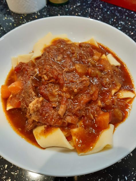 Slow cooker beef brisket ragu Brisket Ragu, Slow Cooker Beef Brisket, Slow Cooked Beef Brisket, Lemon Cheese, Beef Ragu, Ragu Recipe, Delicious Family Meals, Slow Cooked Beef, Ideas Food