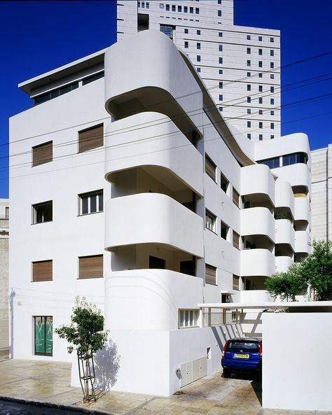 Bruno House, 3 Strauss Street by Ze'ev Haller, 1933 Sanaa Architecture, Peter Zumthor Architecture, Kindergarten Architecture, International Style Architecture, Masterplan Architecture, Bauhaus Building, Bauhaus Interior, Le Corbusier Architecture, Zaha Hadid Architecture