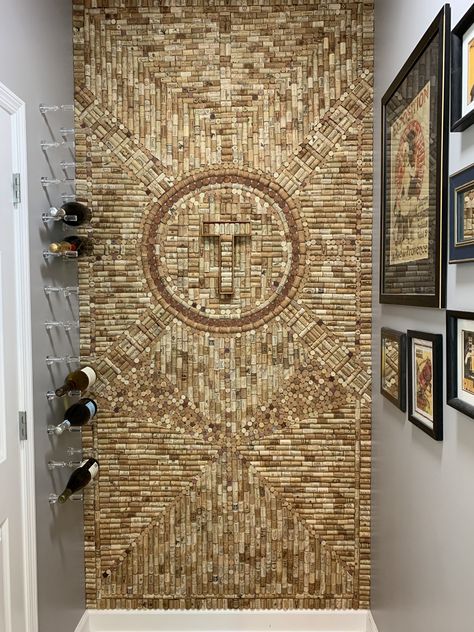 Wine Cork Wall Wine Cork Wall, Wine Cork Wall Decor, Wine Corker, Wine Cork Diy Projects, Wine Cork Board, Cork Diy Projects, Diy Cork, Wine Cork Diy Crafts, Wine Cork Projects