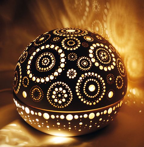 Coconut Shell Crafts, Coil Pottery, Ceramic Lantern, Diy Lampe, Beginner Pottery, Pottery Candle, Gourd Lamp, Gourds Crafts, Diy Ceramic