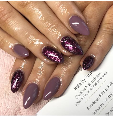 Mauve Burgundy Nails, Glitter Dark Purple Nails, Plum Colour Nails, Nails For A Purple Prom Dress, Mauve And Silver Nails, Purple Rose Gold Nails, Short Oval Nails Autumn, Dusky Purple Nails, Dark Purple Gel Nail Designs