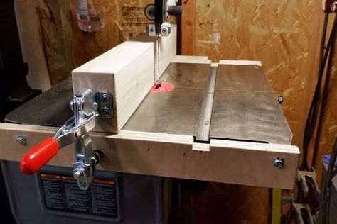 Quick-Release Bandsaw Fence: 11 Steps (with Pictures) Bandsaw Fence, Rigid Table Saw, Diy Bandsaw, Woodworking Bandsaw, Small Table Saw, Fence Planning, Bandsaw Projects, Wood Jig, Table Saw Fence