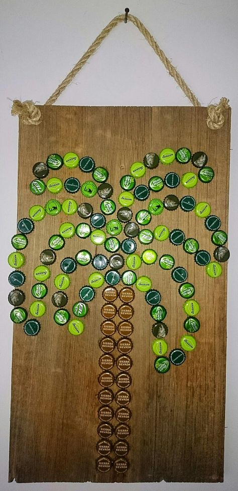 Beer Cap Art Palm Tree Wall Hanging Beer Cap Projects, Bottlecap Crafts, Bottlecap Art, Bottle Cap Decor, Beer Bottle Cap Art, Beer Bottle Cap Crafts, Beer Crafts, Diy Bottle Cap Crafts, Beer Cap Art