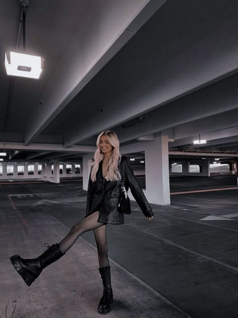 Parking Garage Pictures Instagram, Parking Photoshoot Ideas, Carpark Photoshoot, Rooftop Photoshoot, Looks Pinterest, Casino Outfit, Glam Photoshoot, Photography Posing Guide, Model Inspo