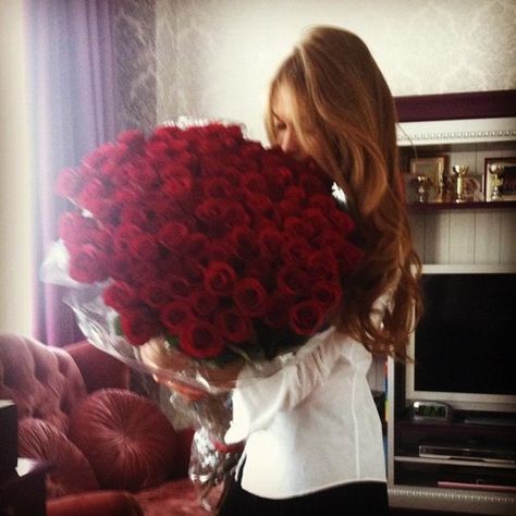 Aww;) Bouquet Of Roses, Bohol, Romantic Gestures, Rose Bouquet, Be My Valentine, Love Flowers, My Flower, Flower Gift, Pretty Flowers