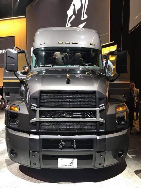 The new MACK ANTHEM.. as a mack master technician i am both happy and sad to see this truck.. its long over due got sure.. it will be interesting to see what extra Volvo software they threw in Mac Truck, Big Mack, Mack Attack, Old Wagons, Old Lorries, Truck Pictures, Custom Big Rigs, Truck Yeah, Automotive Marketing