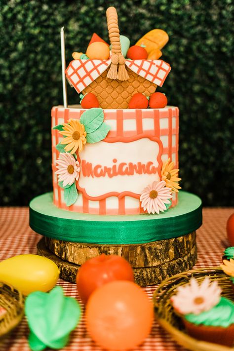 Cake Picnic Ideas, Picnic Themed Birthday Cake, Picnic Birthday Cake Ideas, Picnic Theme Cake, Picnic Cake Ideas, Snowball Cakes, Picnic Themed Birthday Party, Picnic Birthday Cake, Birthday For Grandma