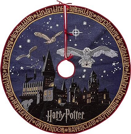 Amazon.com: Hallmark Keepsake 2020, Harry Potter Hogwarts Castle Fiber-Optic Light-Up Christmas Tree Skirt : Everything Else Harry Potter Themed Christmas, Harry Potter Christmas Ornaments, Harry Potter Christmas Decorations, Harry Potter Hogwarts Castle, Harry Potter Christmas Tree, Castle Christmas, Hogwarts Christmas, Fabric Christmas Trees, Harry Potter Decor