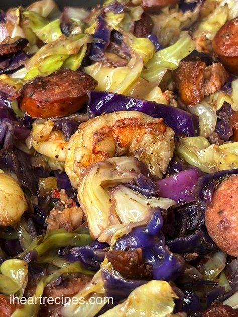 Cajun Fried Cabbage, Food Recipes Slow Cooker, Cabbage Keto, Fried Cabbage Recipe, Quick Easy Side Dishes, Sausage And Cabbage, Southern Fried Cabbage, Easy Side Dishes, Soul Food Recipes