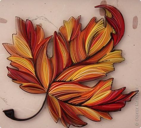 Yulia Brodskaya - Quilled Leaf - as only Yulia can do! - as shown by: ‪ Alysiane France ‬LE QUILLING FRANCAIS on FB Yulia Brodskaya, Maple Leaf Art, Arte Quilling, Leaf Tattoo, Thanksgiving Paper, Paper Quilling Flowers, Art Quilling, Paper Quilling Patterns, Quilled Paper Art