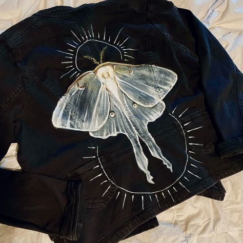 Upcycled Jacket Jean Jacket Bleach Art, T Shirt Bleaching, Moth Jacket, Shirt Bleaching Ideas, T Shirt Bleaching Ideas, Shirt Bleaching, Bug Clothing, Upcycled Jackets, Bleach Shirt