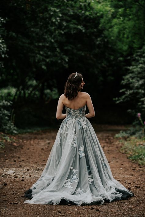 Smokey Gray Wedding Dress, Black Under White Wedding Dress, Fall Boho Wedding Dresses, Silver Lace Wedding Dress, Blue Grey Wedding Dress, Smokey Grey Wedding Dress, Smokey Wedding Dress, Gray Tulle Wedding Dress, Emerald And White Wedding Dress