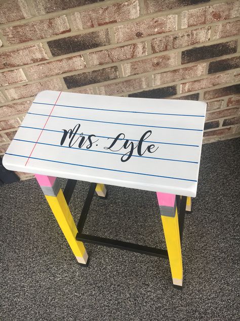 Classroom Stools Painted, Diy Teacher Stool, Teacher Stools Painted Diy, Teacher Stool, Authors Chair, Teacher Stools, School Library Book Displays, Teacher Diy, Teacher Chairs