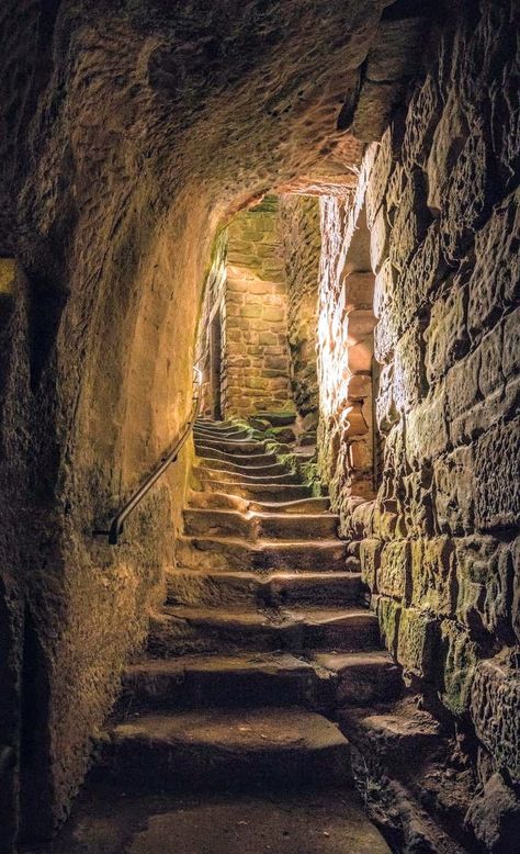 Dungeon Stairs, Abandoned Castles Interior, Masonry Aesthetic, Medieval Staircase, Cragmaw Castle, Mila Finelli, Midevil Castle, Inside Castle, Secret Rooms In Houses