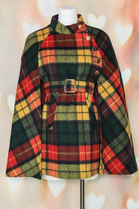 Red And Green Outfit, Red Coats, Women's Winter Coats, Tartan Fashion, Cape Pattern, Poncho Coat, Vintage Cape, 60s Mod, Red Tartan