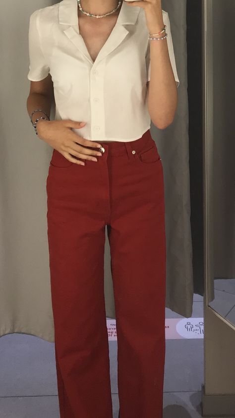 white shirt/wide red jeans/ pearl jewellery Study Fits, Red Jeans Outfit, Red Shirt Outfits, Outfits 60s, Red And White Outfits, Red Button Up Shirt, Red Shirt Dress, Outfit Inspo Summer, Red Jeans