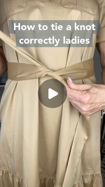 Back Dress Tie, How To Tie A Flat Knot With Ribbon, Flat Knot How To Tie, Waist Scarf Belts, Tie Belts For Women, Tie A Cloth Belt, How To Tie A Flat Knot, Knot Belt Outfit, Ways To Tie Belt On Dress