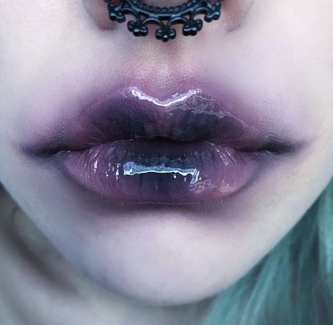 Dead lips Fantasy Make-up, Make Up Designs, Beauty Make-up, Goth Makeup, Kesha, Clown Makeup, Maquillage Halloween, Fantasy Makeup, Costume Makeup