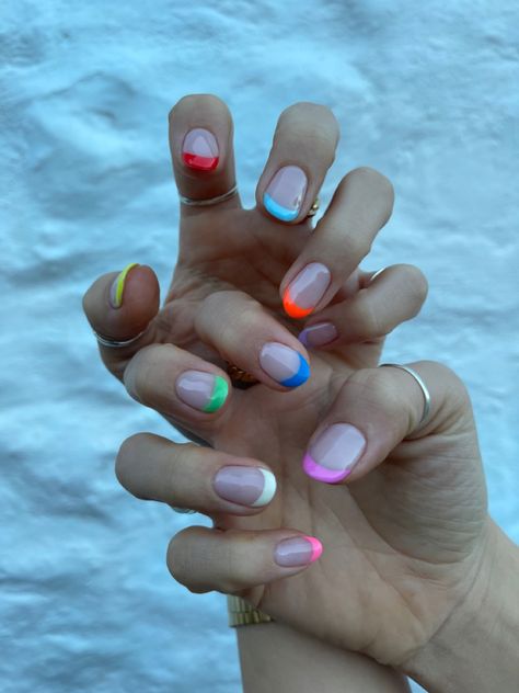 Spring Break Gel Nails Short, Short Spring Break Nails, Summer Nail Designs Short Nails, Dip Designs For Nails, Summer Nails Natural Nail, Simple Designs For Nails, Summer Camp Nails, Simple Almond Nails Summer, Summer Nails For The Beach