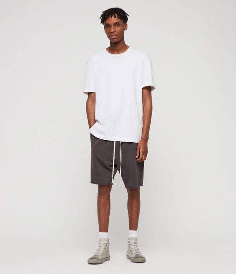 Oversized Tshirt Outfit, Artist Ideas, Oversize Tshirt Outfits, Skater Fit, Tshirt Outfit, Mens Summer Outfits, Jackets Summer, Skate Style, Sweat Shorts