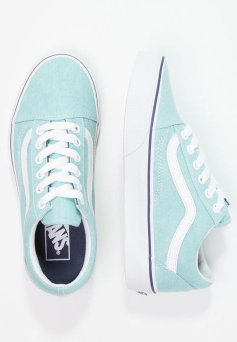 Baskets basses Vans UA OLD SKOOL - Baskets basses - blue radiance/crown blue bleu clair: 64,95 € chez Zalando (au 17/02/18). Livraison et retours gratuits et service client gratuit au 0800 915 207. Urban Style Outfits, Vans Old Skool, Old Skool, Vans Old Skool Sneaker, Cute Shoes, Urban Fashion, Vans Sneaker, Me Too Shoes, Vintage Outfits