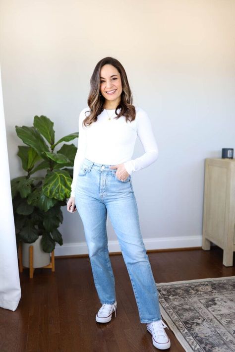 Straight Leg Jeans Outfits Fall, Jeans Outfits Fall, Wide Leg Jeans Winter, How To Wear Wide Leg Jeans, Wide Leg Jeans Shoes, How To Style Wide Leg Jeans, Jeans For Petite Women, Straight Jeans Outfit, High Waisted Jeans Outfit