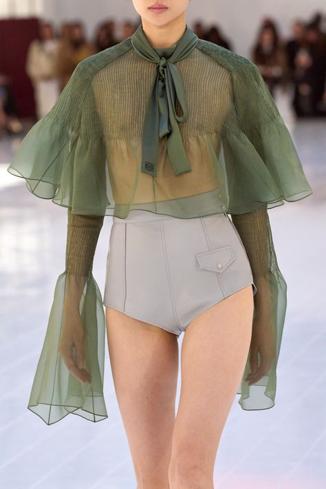 Loewe Spring 2023, Dr Dresses, Spring Collection Fashion, Spring 2023 Ready To Wear, 2023 Ready To Wear Collection, Fashion Design Sketch, 2023 Ready To Wear, Detail Photos, Fall 24