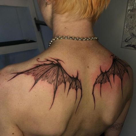 KOALA DI🐉 on Instagram: “Well used wings highly experienced flyer @plkpnn 🦇🦇🦇” Demon Wing Back Tattoo, Dragon Wing Back Tattoo, Dragon Wings Back Tattoo, High Back Tattoo, Dragon Wings Tattoo On Back, Trapped Tattoo, Dragon Wing Tattoo, Back Tattoos Wings, Wing Tattoo Back