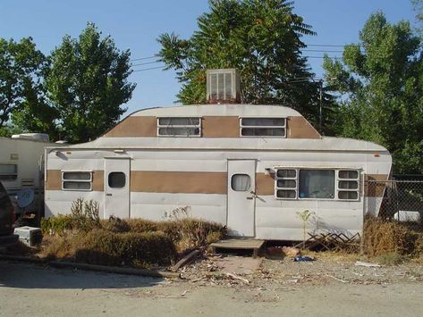 1953 Lighthouse Travel Trailer  I really like this design, but this poor baby is in need of a major gut job, and still you can see her tarnished beauty. Lots of pics Old Campers, Trailer Living, Vintage Rv, Travel House, Vintage Campers Trailers, Cool Campers, Retro Campers, Camper Caravan, Vintage Campers