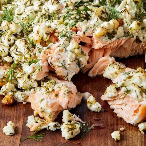 Salmon Keto, Herb Crusted Salmon, Cena Keto, Easter Dinner Recipes, Spring Dinner, Crusted Salmon, Keto Foods, Easter Dinner, Mediterranean Diet Recipes