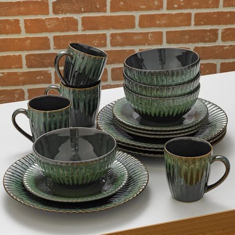 Dinnerware Sets Rustic, Stoneware Dinner Sets, Rustic Dinnerware, Green Dinnerware, Stoneware Dinnerware Sets, Green Bowl, Christmas Planning, Stoneware Dinnerware, Christmas Dining