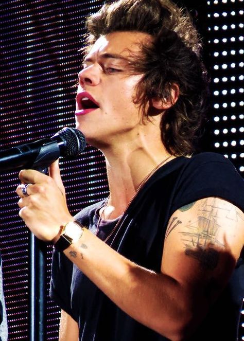 Neck Veins, Frat Boy Harry Styles, Anne Cox, Harry Styles 2013, Harry Styles Hot, Harry Styles Aesthetic, Harry Styles Imagines, Harry Styles Cute, Haikou