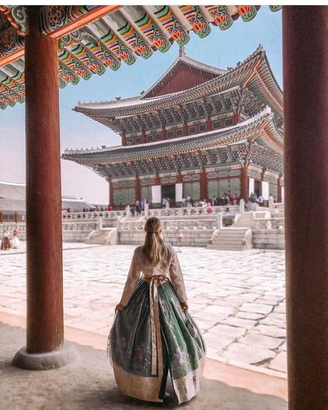 Seoul Outfits, Korea Spring Fashion, Hanbok Aesthetic, Asian Gowns, Seoul Photography, Korea Photoshoot, Autumn In Korea, Namsan Tower, South Korea Photography