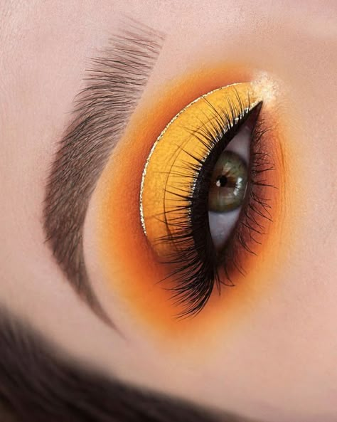 Yellow And Orange Makeup, Yellow Eye Makeup, Halloween Make-up Looks, Mekap Mata, Drag Make-up, Glitter Makeup Looks, Yellow Makeup, Orange Makeup, Dramatic Eye Makeup