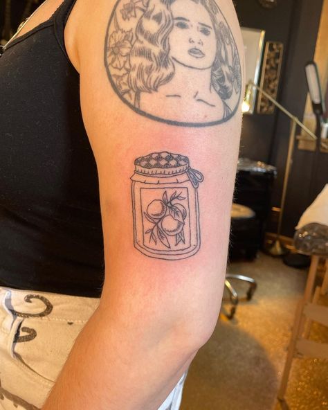 maulisk on Instagram: “paddington inspired jam jar 🍊🍊🍊 . . . . #cutetattoo #fruittattoo #jamjartattoo #foodtattoo #pdxtattoo #pdxtattooer #portlandtattoo…” Marmalade Jar Tattoo, Jam Tattoo Jar Of, Cookie Jar Tattoo, Strawberry Jam Jar Tattoo, Jam Jar Tattoo Small, Paddington Tattoo Ideas, Marmalade Tattoo, Jelly Jar Tattoo, Pickle Jar Tattoo