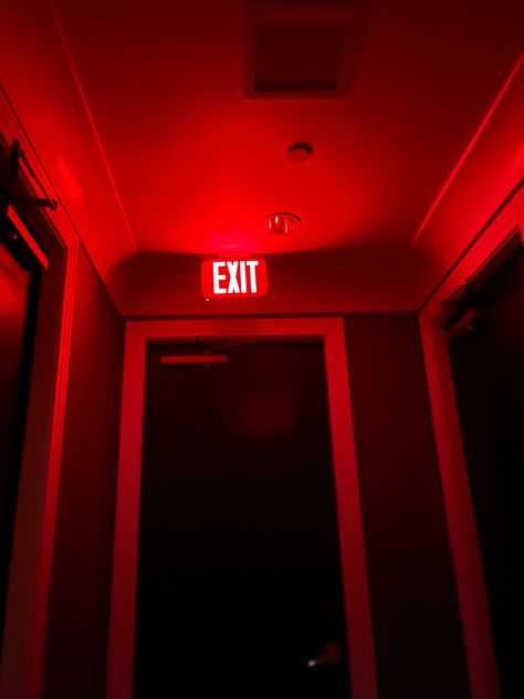 Dark Red Asethic, Mr Kitty Backrooms Wallpaper, Level Run For Your Life Backrooms, Kitty House Backrooms, Exit Door Aesthetic, Backrooms Kitty, Backrooms Level 974, Red House Aesthetic, Conan Gray The Exit