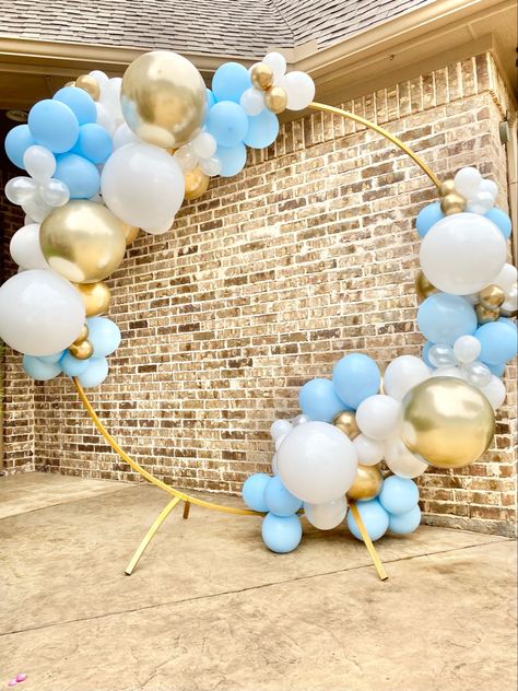 Balloon Ring Arch Ideas, Blue Balloon Circle Arch, Hoop With Balloons, Circular Balloon Arch, Over The Moon Balloon Arch, Blue Backdrop Ideas, Decoration Buffet, Decoration Evenementielle, Baby Shower Deco