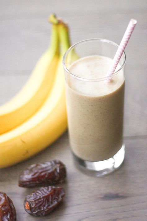 Majoon (Banana and Date) Smoothie: This all-natural energy drink is made with bananas, dates and nuts. It is perfect for breakfast or a post-workout snack | aheadofthyme.com Coffee Smoothie Recipes, Date Smoothie, Natural Energy Drinks, Coffee Smoothie, Smoothie Prep, Post Workout Snacks, Breakfast Smoothies, Banana Smoothie, Iftar