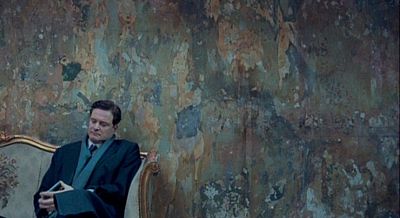 THE WALL in The King's Speech -  I'm still obsessed The Kings Speech, Top 10 Bathroom Designs, Peeling Wall, Cinema Decor, King's Speech, Mahershala Ali, Distressed Walls, Bathroom Design Trends, West Side Story