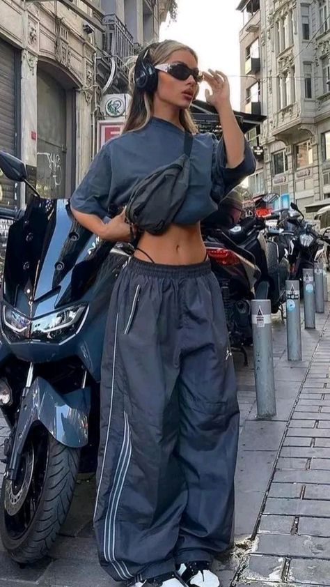 #BEAUTY ,#REALATIONSHIPS #Fashion #Outfits #Winter Outfits #Animals Oversized Tracksuit Outfit Women, Y2k Fashion Whale Tail, Streetwear Dance Outfit, Joggers Outfit Aesthetic, Y2k Outfits Street Styles Aesthetic, Hiphop Style Outfits, Whale Tail Outfit, Tracksuit Aesthetic, Tracksuit Outfits