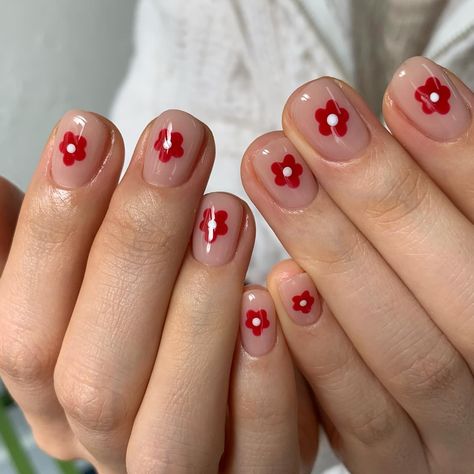 Simple Red Design Nails, Red Nail Ideas Short, Red Nails Short Design, Red Nails Flower, Flower Nails Short, Red Flower Nails, Subtle Nail Art, Nails Flowers, Subtle Nails