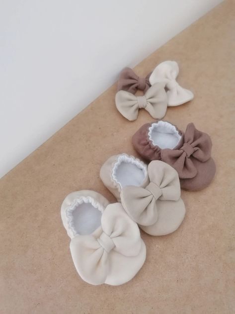 Baby Shoes Diy Pattern, Baby Shoes Diy, Soft Sole Baby Shoes, Sewing Patterns Girls, Friday Afternoon, Baby Clothes Patterns, Felt Baby, Cute Accessories